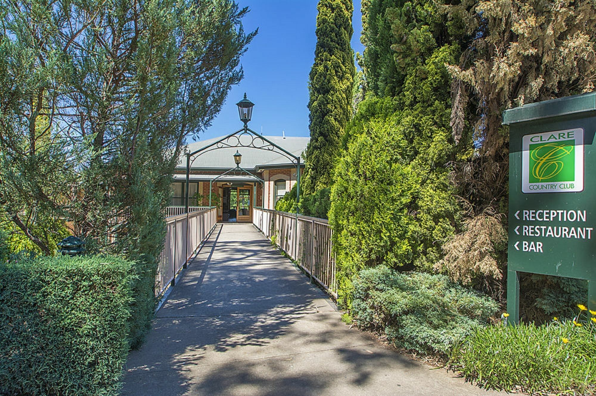 Clare Country Club Hotel Exterior foto
